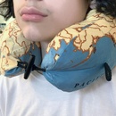 Kadotip Inflatable Map Neck Pillow - Opblaasbaar Nekkussen - Slaapkussen - Vliegtuigkussen | Kikkerland